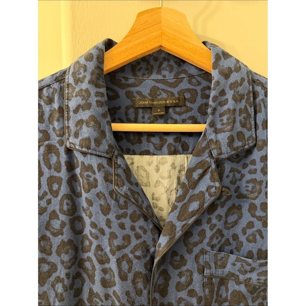 John Varvatos Blue Leopard-Print Short Sleeve Button-Down Shirt - Picture 2 of 5